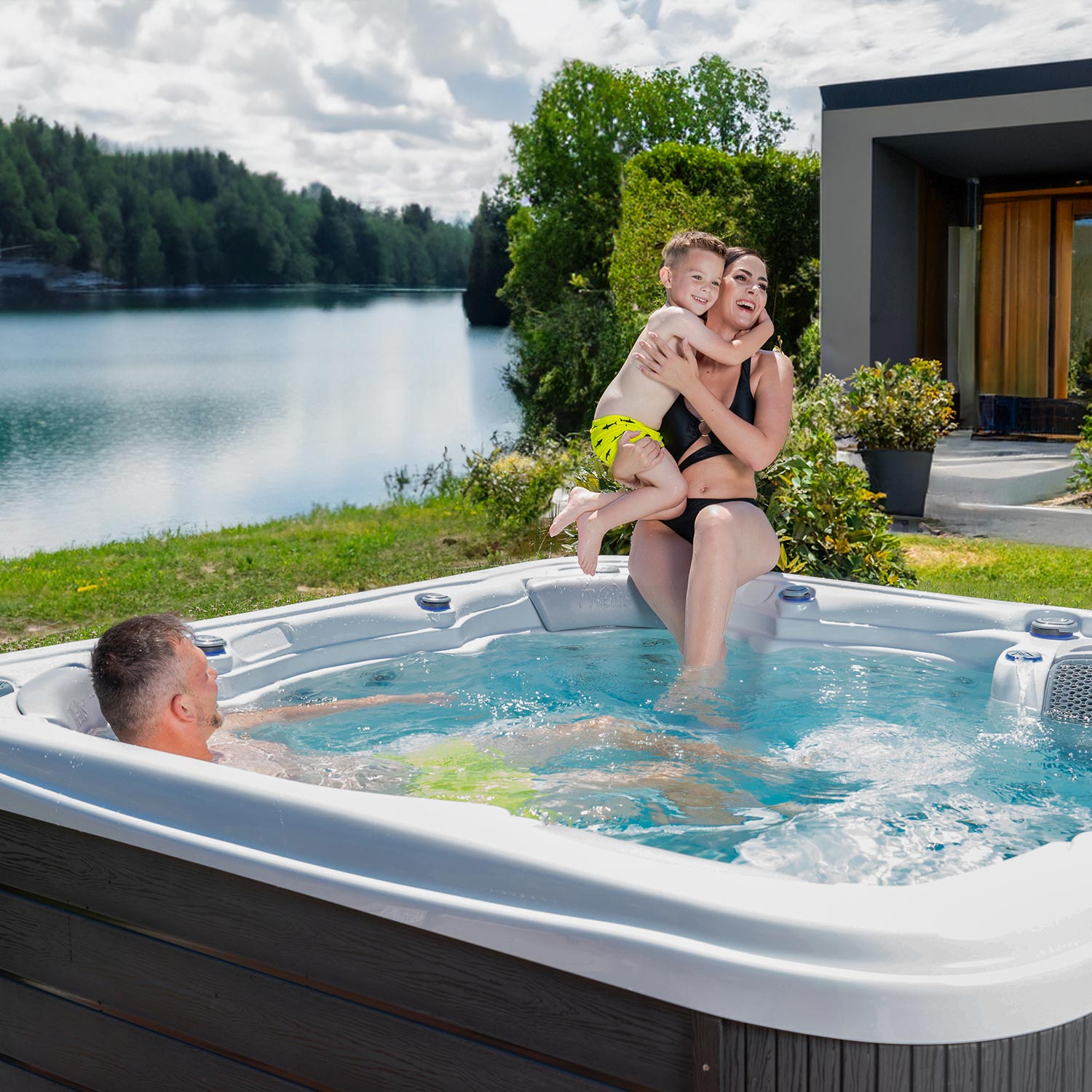 Lugano Life Hot Tub