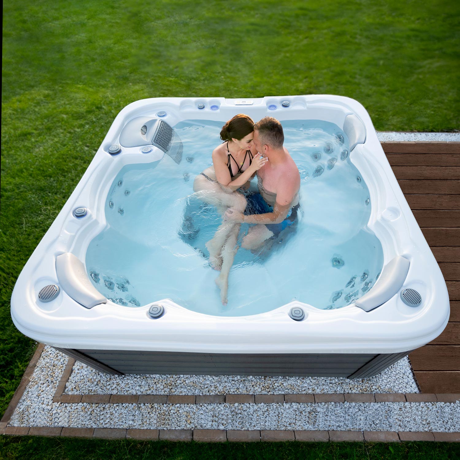 Lugano Life Hot Tub