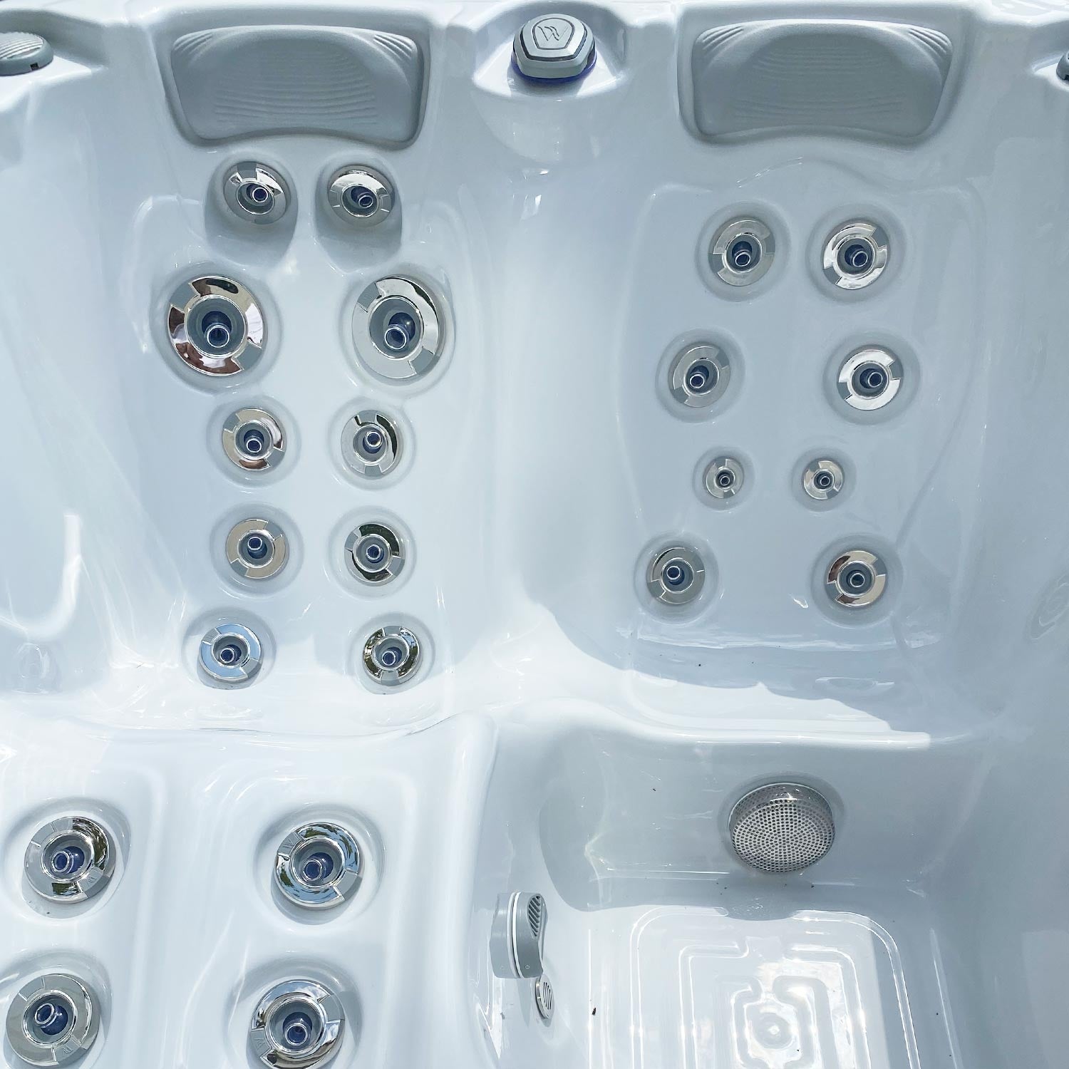 Manhattan Life Hot Tub